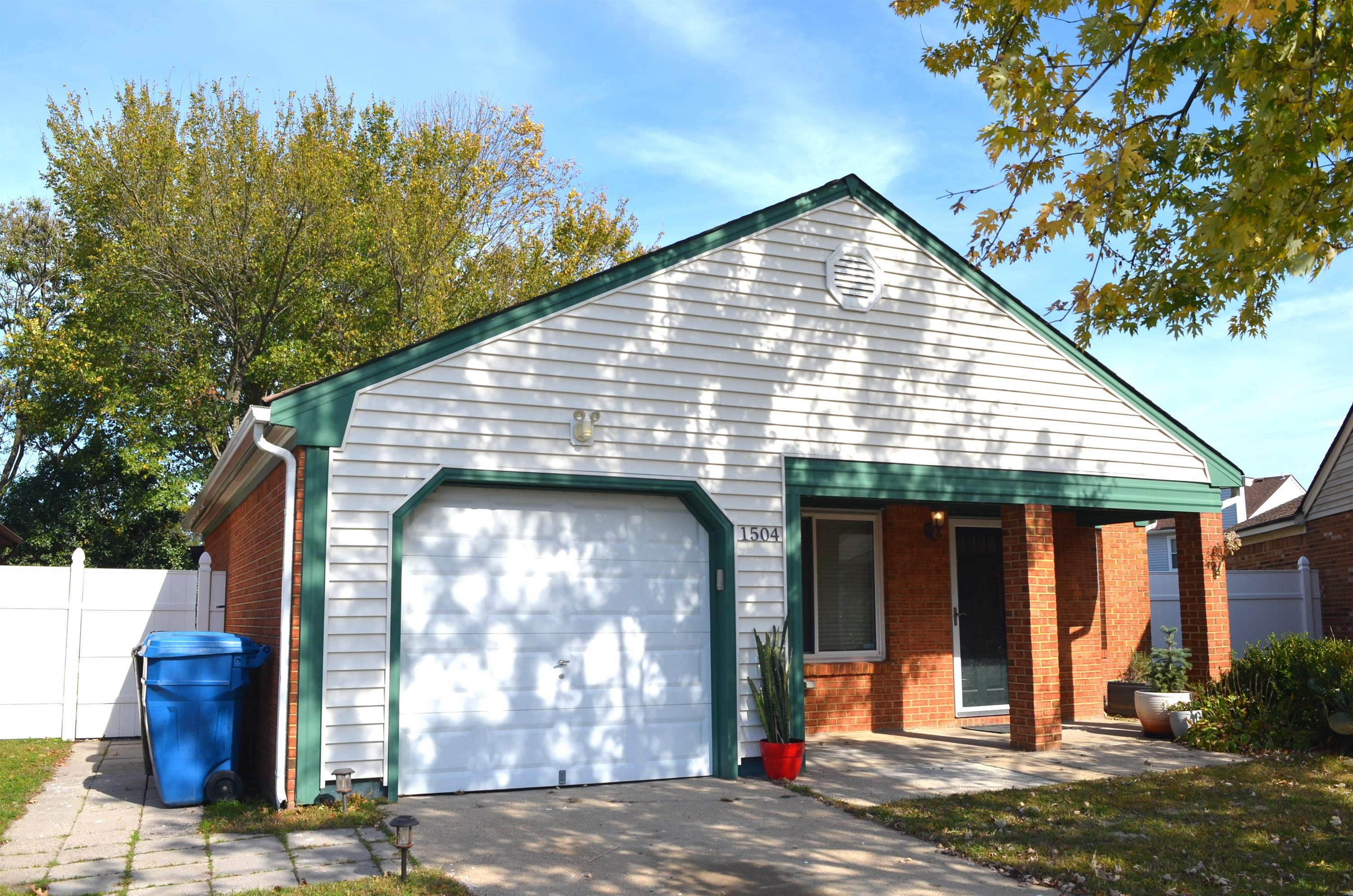 1504 Glenmont Court